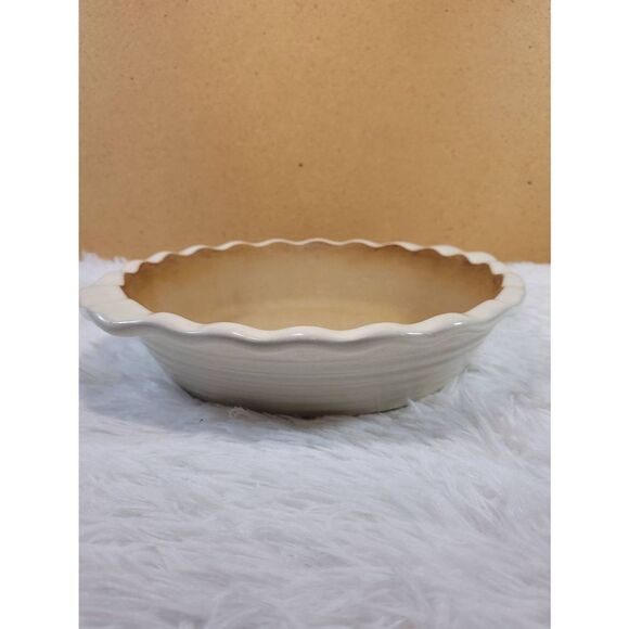 Pampered Chef Vanilla Stoneware Scalloped Pie Plate - Picture 3 of 6